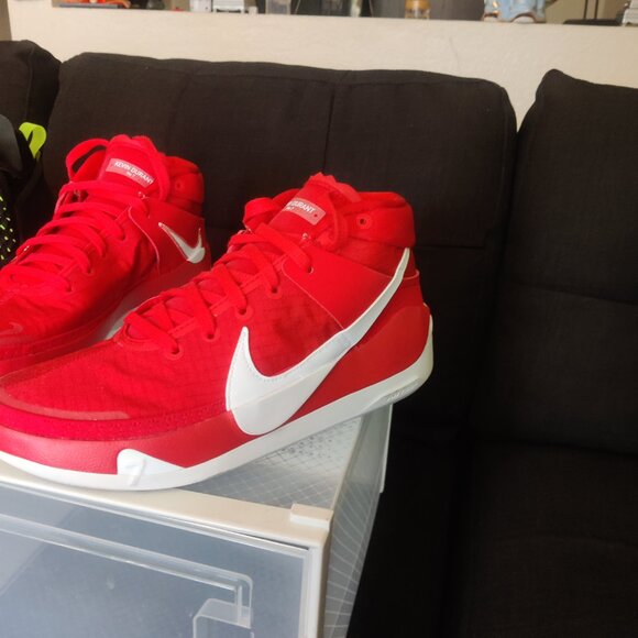 Brand new and slightly worn Nike shoes Labrons James, Kevin Durant, Kyrie Irving